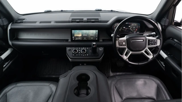 Land Rover Defender (21 Reg) 90 3.0 D250 HSE (6 Seat) (Bespoke URBAN) Image 2