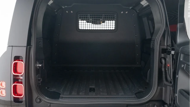 Land Rover Defender (25 Reg) 90 3.0 D250 S Hard Top Commercial (3 Seat) Image 3
