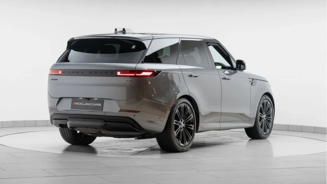 Land Rover Range Rover Sport (23 Reg) 3.0 D300 Dynamic SE (Black Pack) Image 6