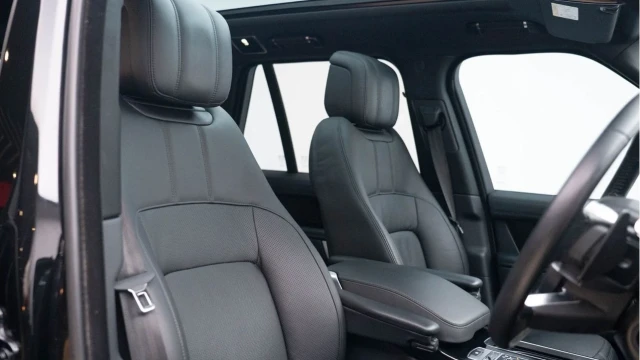 Land Rover Range Rover (70 Reg) 3.0SDV6 Vogue Image 3