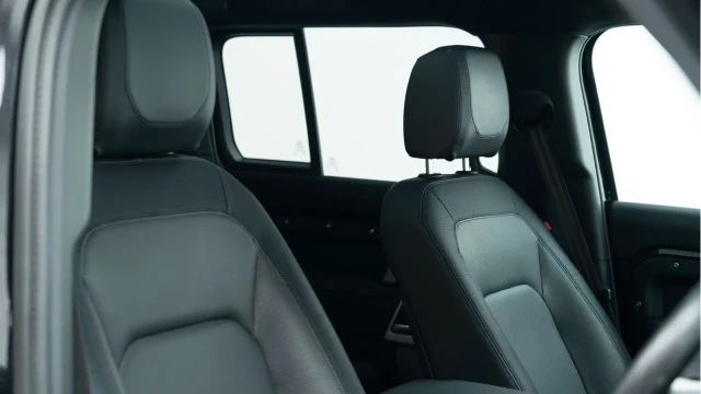 Land Rover Defender (24 Reg) 110 3.0 D300 X-Dynamic SE (Black Pack) Image 3