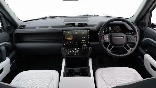 Land Rover Defender (75 Reg) 110 3.0 D250 X-Dynamic SE (Black Pack) Image 2