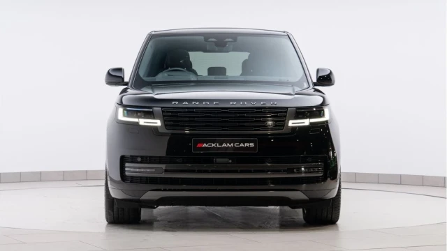 Land Rover Range Rover (72 Reg) 3.0 P440e HSE Hybrid (Shadow Pack) Image 4