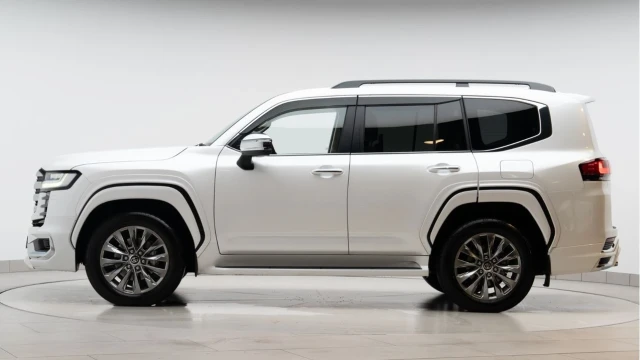 Toyota LAND CRUISER 300 (23 Reg) 3.5 V6 ZX (7 Seat) (RHD) Image 4