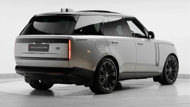 Land Rover Range Rover (72 Reg) 3.0 P400 Autobiography (Shadow Pack) Image 6