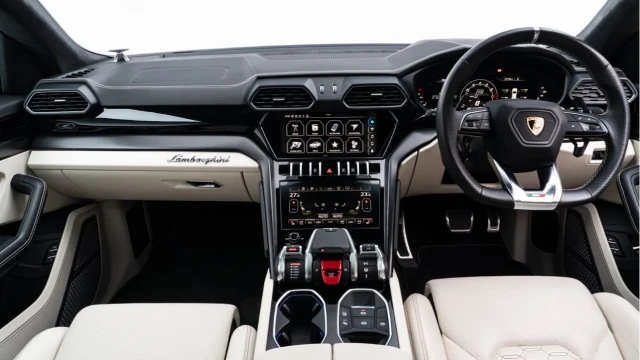 Lamborghini Urus (71 Reg) 4.0 V8 Image 2