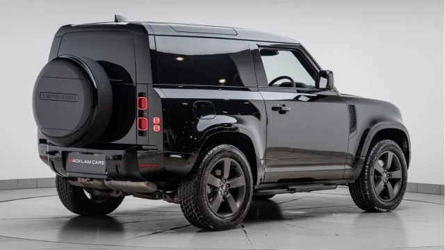 Land Rover Defender (25 Reg) 90 3.0 D250 X-Dynamic SE Hard Top Commercial (3 Seat) (+VAT) Image 7