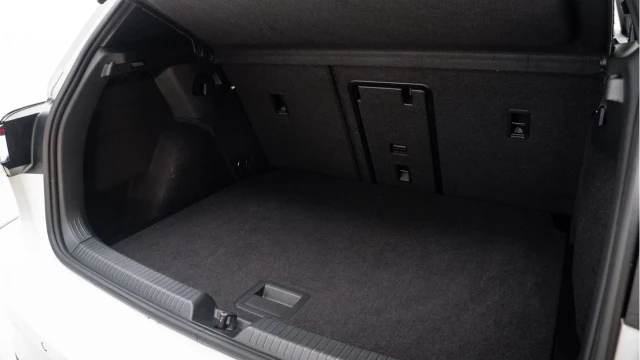 Volkswagen Golf (25 Reg) 2.0TDI Black Edition DSG (Mk8.5) Image 8