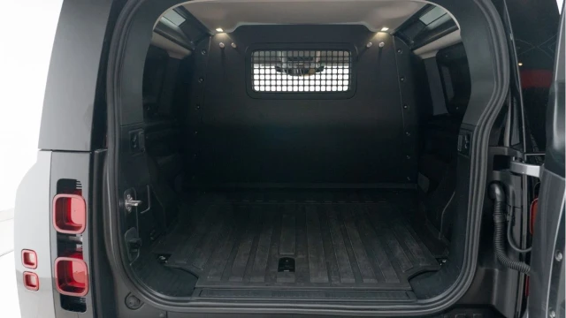 Land Rover Defender (24 Reg) 90 3.0 D250 Hard Top Commercial (3 Seat) (No VAT) Image 4