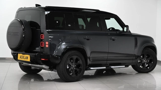 Land Rover Defender 2021 71 Land Rover Defender 3.0 D250 X-Dynamic SE (Black Pack) Image 8