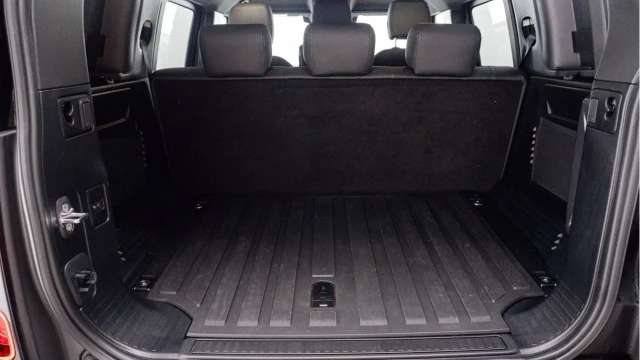 Land Rover Defender (25 Reg) 110 3.0 D250 S Hard Top (6 Seat) (+VAT) Image 5