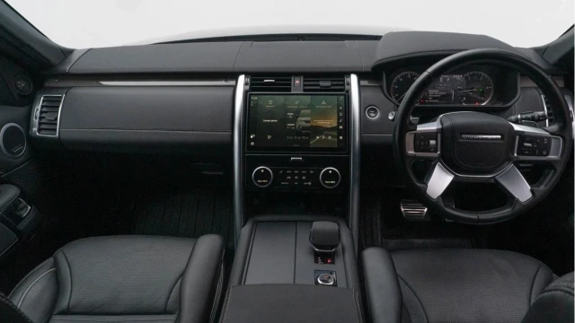 Land Rover Discovery (22 Reg) 3.0 D300 R-Dynamic HSE Hard Top (5 Seat) (+VAT) Image 2