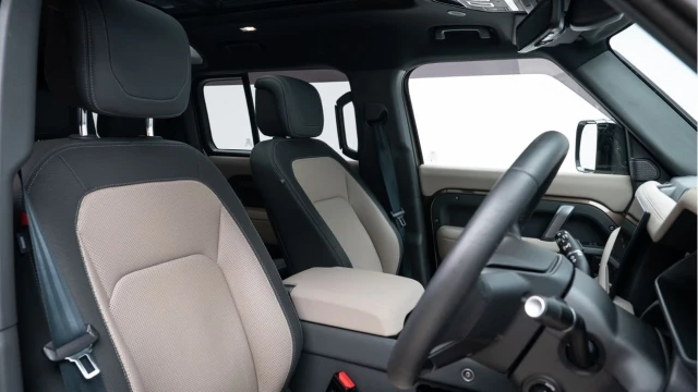 Land Rover Defender (23 Reg) 110 3.0 D300 X-Dynamic HSE (Explorer) Image 3
