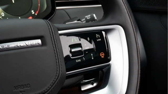 Land Rover Range Rover (24 Reg) 3.0 D300 Autobiography (Shadow Pack) Image 6