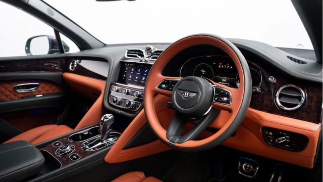 Bentley Bentayga (71 Reg) 4.0 V8 (Mulliner) Image 2