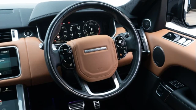 Land Rover Range Rover Sport (70 Reg) 3.0 SDV6 Autobiography Dynamic (Black Pack) Image 4
