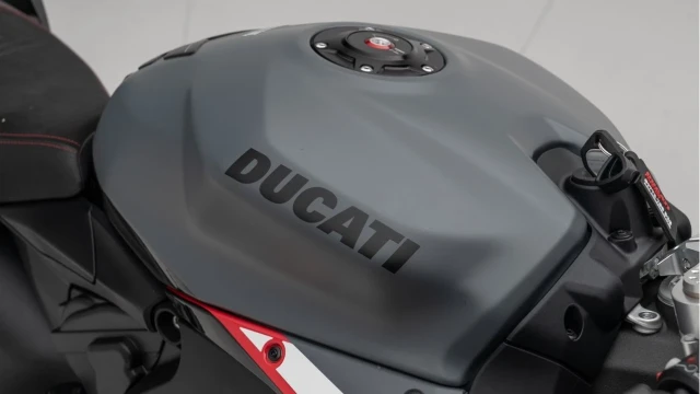 Ducati Panigale V2 (25 Reg) Panigale V2 Superquadro Final Edition Image 8