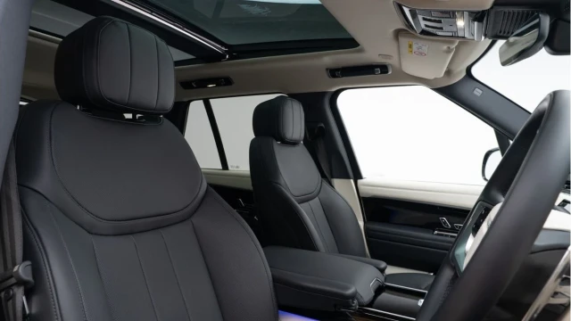 Land Rover Range Rover (74 Reg) 3.0 D350 SE (Shadow Pack) Image 3