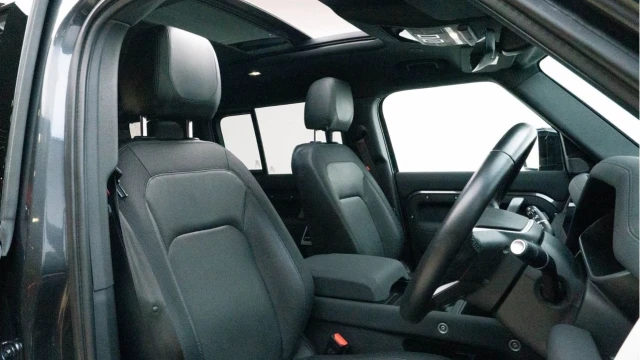 Land Rover Defender (72 Reg) 110 3.0 D250 X-Dynamic SE (Black Pack) Image 3