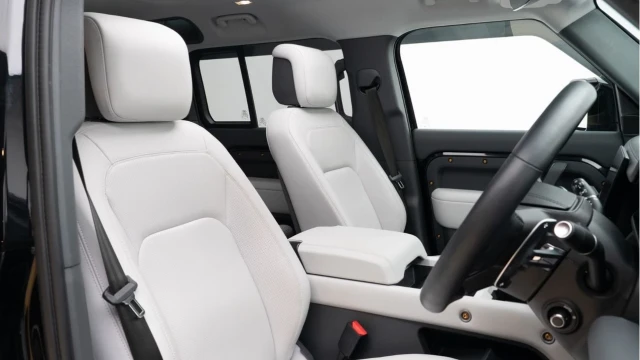 Land Rover Defender (74 Reg) 110 3.0 D350 X-Dynamic HSE (Bespoke) (VAT Q) Image 4