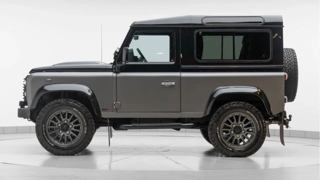 Land Rover Defender 90 (16 Reg) 90 2.2TD Autobiography (Bowler) Image 4