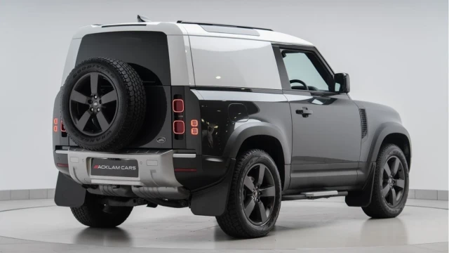 Land Rover Defender (23 Reg) 90 3.0 D250 HSE Hard Top Commercial (3 Seat) (+VAT) Image 6