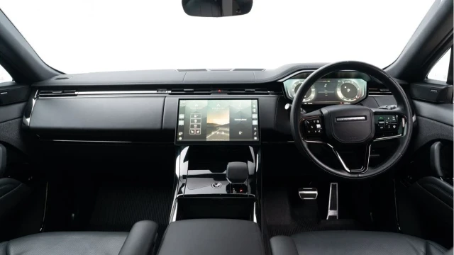 Land Rover Range Rover Sport (24 Reg) 3.0 D300 Dynamic SE (Black Pack) Image 2