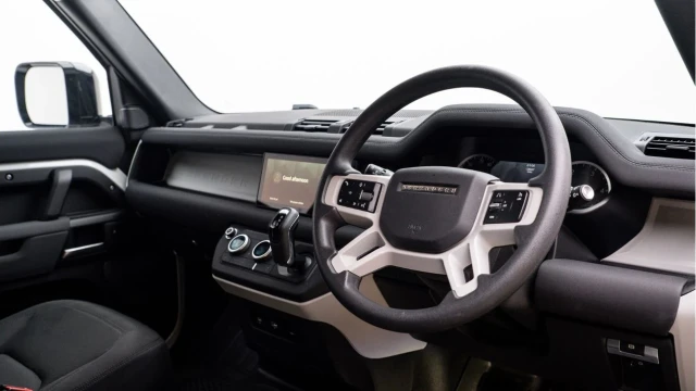 Land Rover Defender (23 Reg) 90 3.0 D200 Hard Top (5 Seat) (+VAT) Image 8