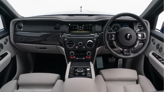 Rolls-Royce Cullinan (73 Reg) 6.75 V12 Black Badge Image 2