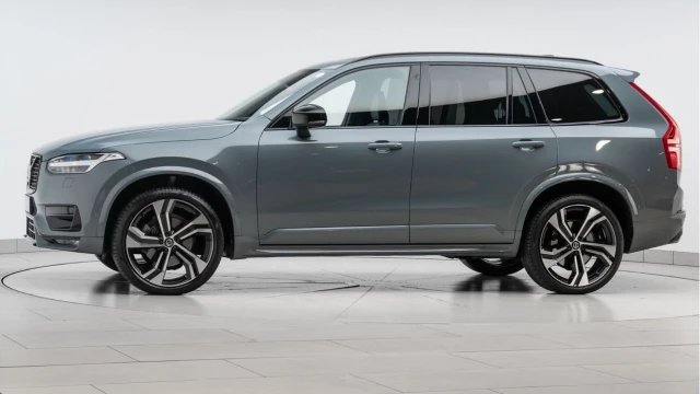 Volvo XC90 (21 Reg) 2.0 B5 R-Design AWD (7 Seat) Image 4