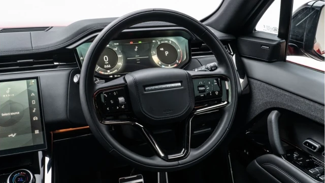 Land Rover Range Rover Sport (73 Reg) 3.0 D300 Dynamic SE (Black Pack) Image 6