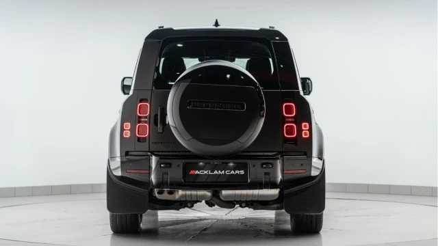 Land Rover Defender (24 Reg) 110 3.0 D300 X-Dynamic SE (Black Pack) Image 5