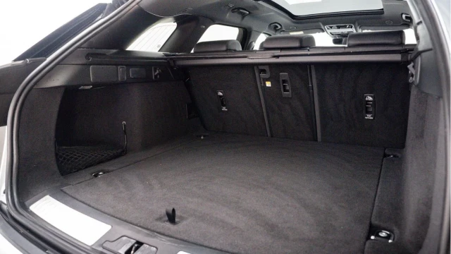 Land Rover Range Rover Velar (24 Reg) 2.0 D200 Dynamic SE (Black Pack) Image 3