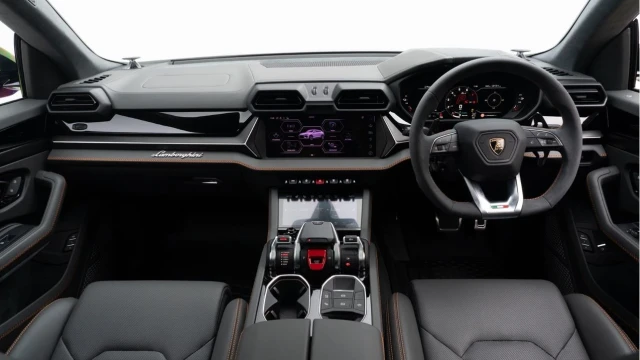 Lamborghini Urus (25 Reg) 4.0 V8 SE Hybrid Image 2
