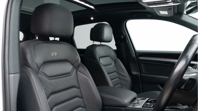Volkswagen Touareg (69 Reg) 3.0TDI V6 R-Line Tech Image 3