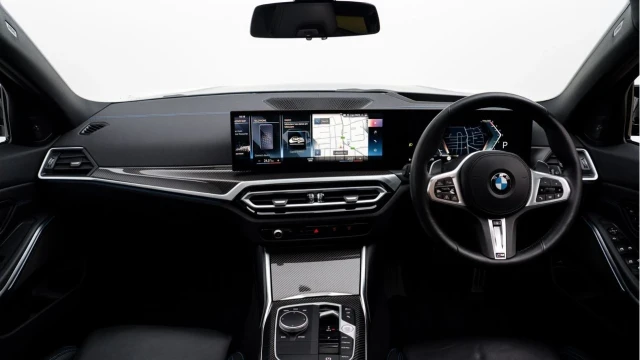 BMW 3 Series (72 Reg) 3.0 M340D xDrive Touring Image 2