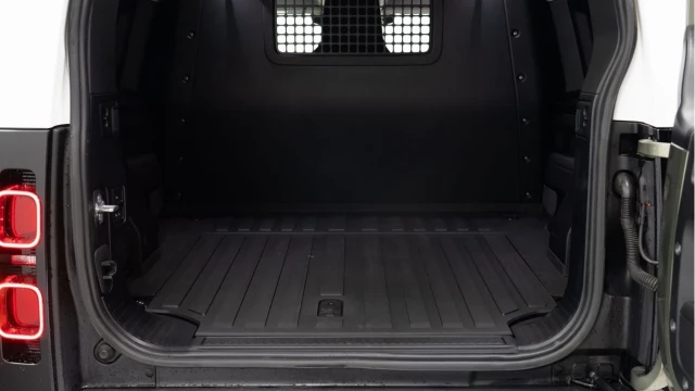 Land Rover Defender (21 Reg) 90 3.0 D200 Hard Top Commercial (3 Seat) (+VAT) Image 4