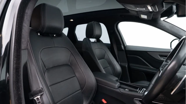 Jaguar F-pace (20 Reg) 2.0 25T Chequered Flag AWD Image 3