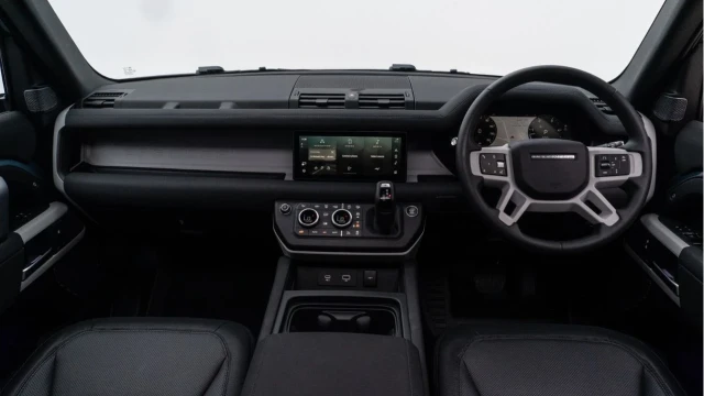 Land Rover Defender (23 Reg) 110 3.0 D250 X-Dynamic SE (7 Seat) Image 2