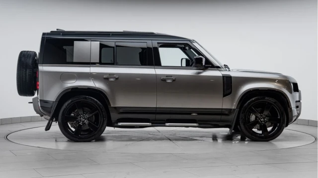 Land Rover Defender (74 Reg) 110 3.0 D350 X-Dynamic HSE (7 Seat) Image 6