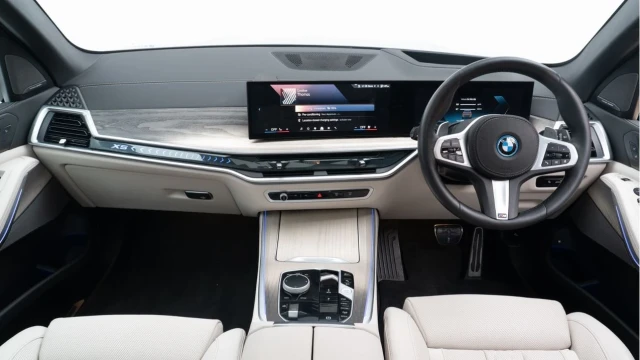 BMW X5 (74 Reg) 3.0 50e M Sport xDrive Hybrid Image 2