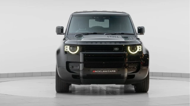 Land Rover Defender (73 Reg) 90 3.0 D250 HSE Hard Top Commercial (+VAT) Image 8