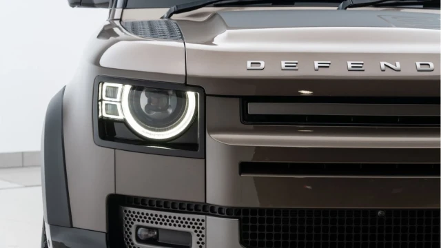 Land Rover Defender (23 Reg) 110 3.0 D300 X-Dynamic HSE (Explorer) Image 8