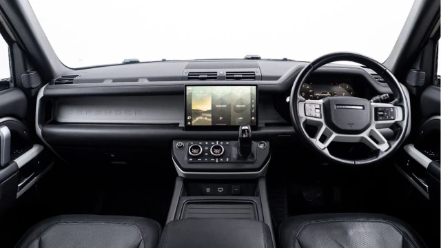 Land Rover Defender (23 Reg) 110 3.0 D300 X-Dynamic HSE (Black Pack) Image 2