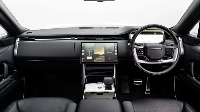 Land Rover Range Rover (74 Reg) 3.0 D350 Autobiography LWB (7 Seat) Image 2