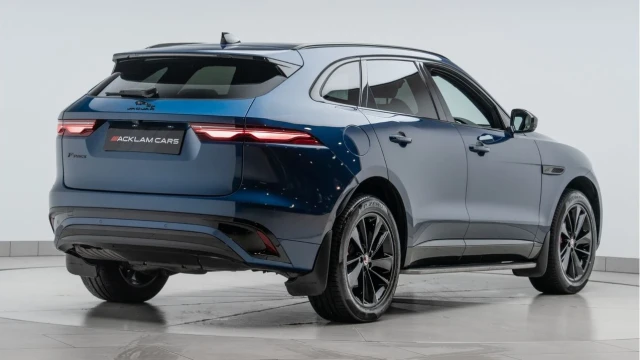 Jaguar F-pace (72 Reg) 2.0 D200 R-Dynamic Black AWD Image 6