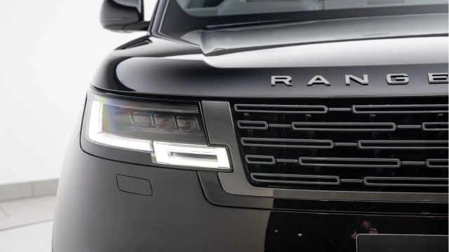 Land Rover Range Rover (75 Reg) 3.0 D350 HSE (Shadow Pack) Image 5