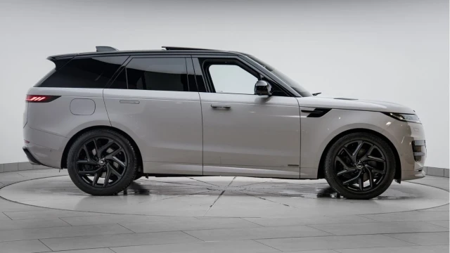 Land Rover Range Rover Sport (25 Reg) 4.4 V8 P530 Autobiography (Black Pack) Image 5