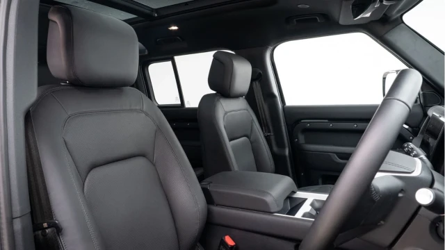 Land Rover Defender (25 Reg) 110 3.0 D350 X-Dynamic HSE (7 Seat) (Bespoke) Image 3