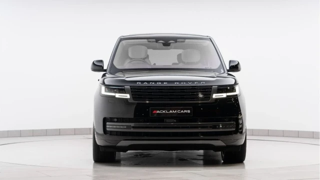 Land Rover Range Rover (22 Reg) 4.4 V8 P530 First Edition Image 4